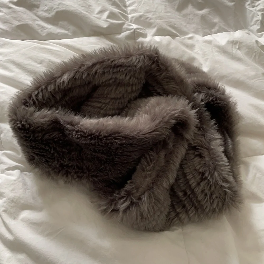 NWOT faux fur wrap scarf